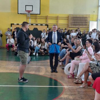 akademia z okazji zakończenia roku szkolnego 2023/2024 wręczenie nagród, świadect, dyplomów oraz część artystyczna