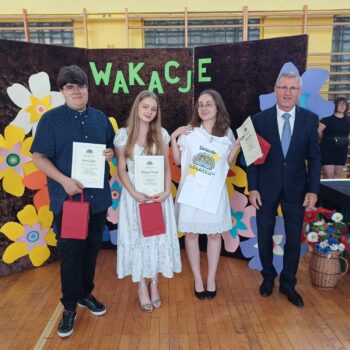 akademia z okazji zakończenia roku szkolnego 2023/2024 wręczenie nagród, świadect, dyplomów oraz część artystyczna